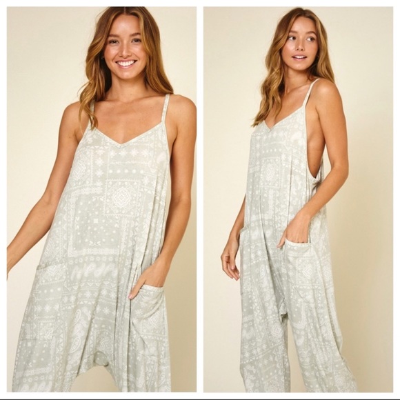 Chloe Sleeveless Paisley Floral Loose Fit Romper/Jumpsuit - Picture 3 of 4